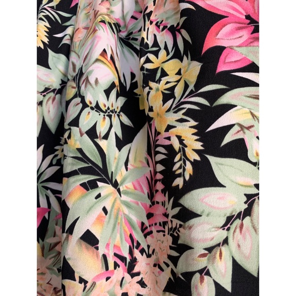 Flower Summer Shorts - Picture 3 of 3